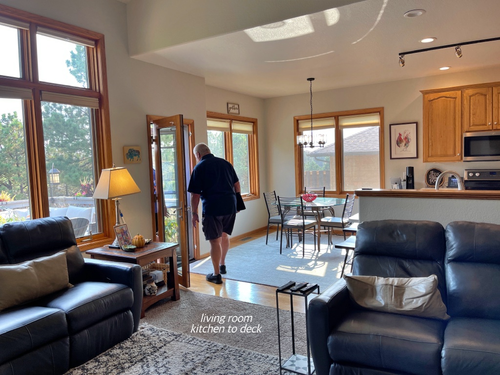 Black-Hills-SD/1024x768_3-living room kitchen to deck.JPG